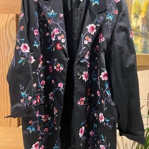 Women’s BLAINE TRUMP Raincoat ~
Black with Colorful Flower Embroidery ~Size:1X